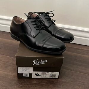 Florsheim Kids Black square toe dress shoes size 7M